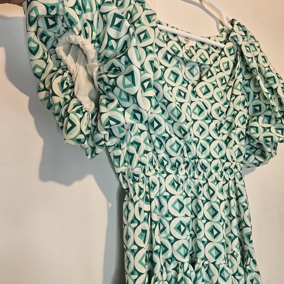 🩷💜Entro Green & White Puff Sleeve Mini Dress – Size Small🩷💚 - Picture 4 of 8